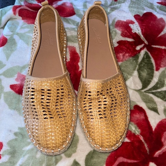 Universal Thread Shoes - Universal Thread size 11 espadrilles